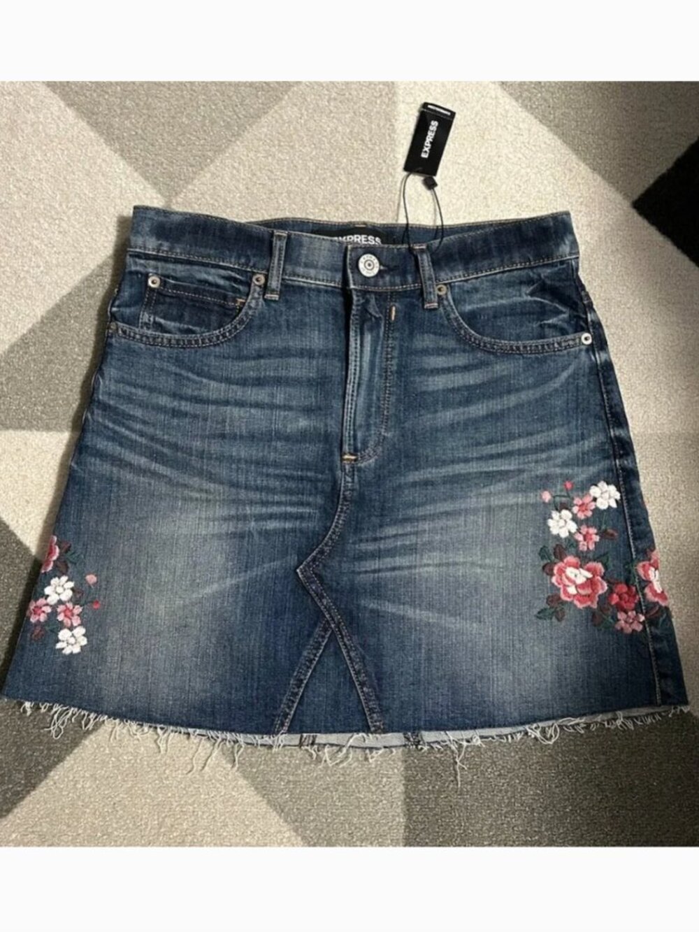 NWT‎ Express Floral Embroidered Raw Hem Jean Denim Mini Skirt Women's Size 6